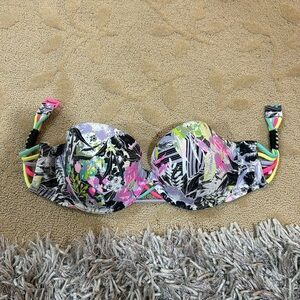 Victorias Secret Swimsuit Top.‎ Women’s 34D.